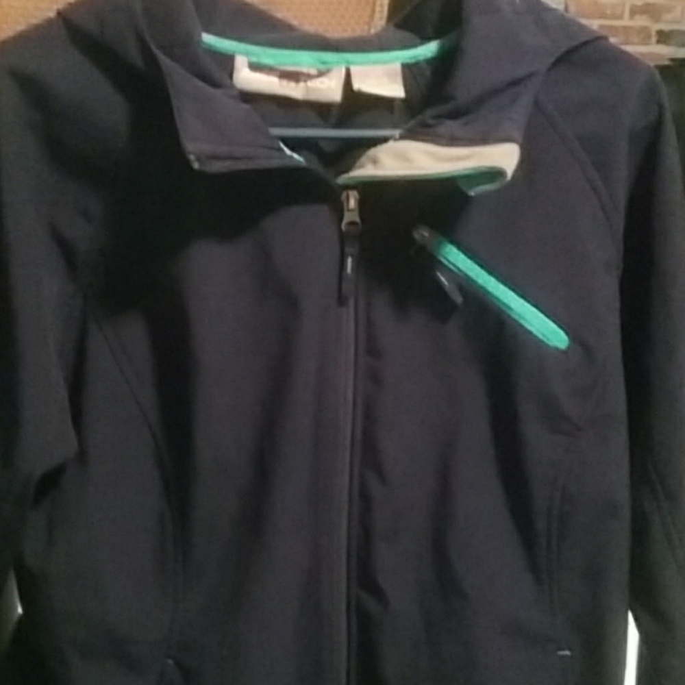 Free tech light jacket - Picture 2 of 3